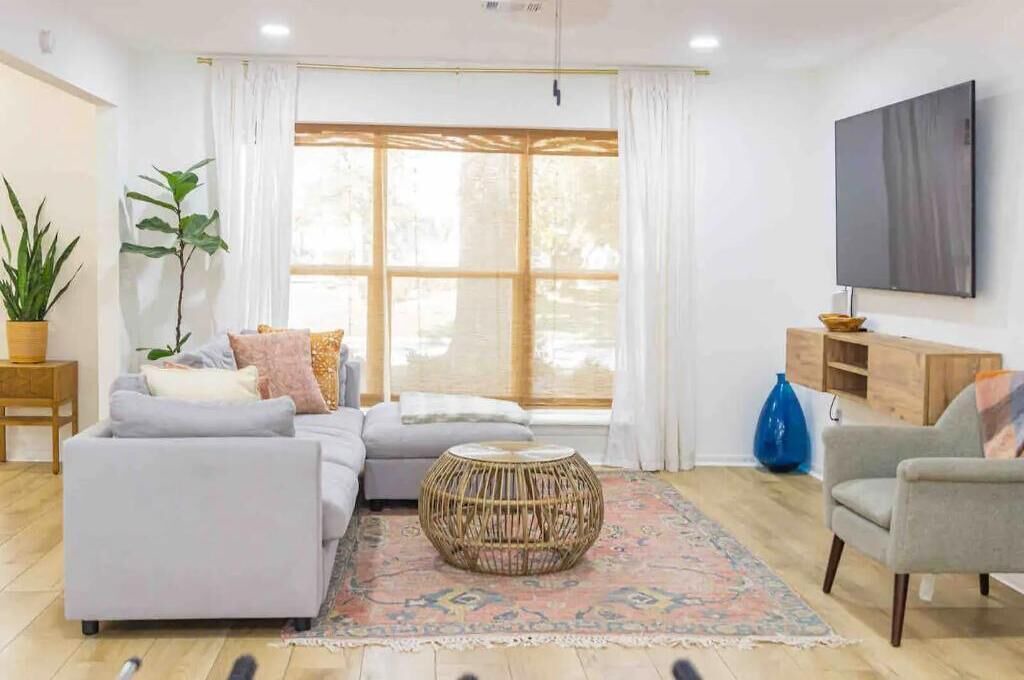 Photo of Livingroom in Spring