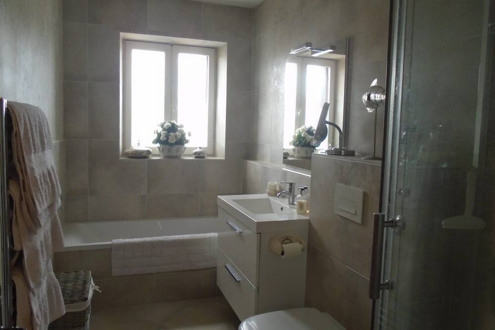 Photo of Bathroom in Saint-Valerien