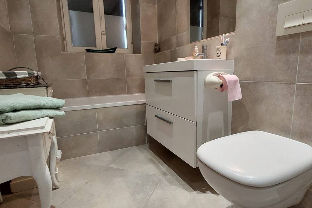 Photo of Bathroom in Saint-Valerien