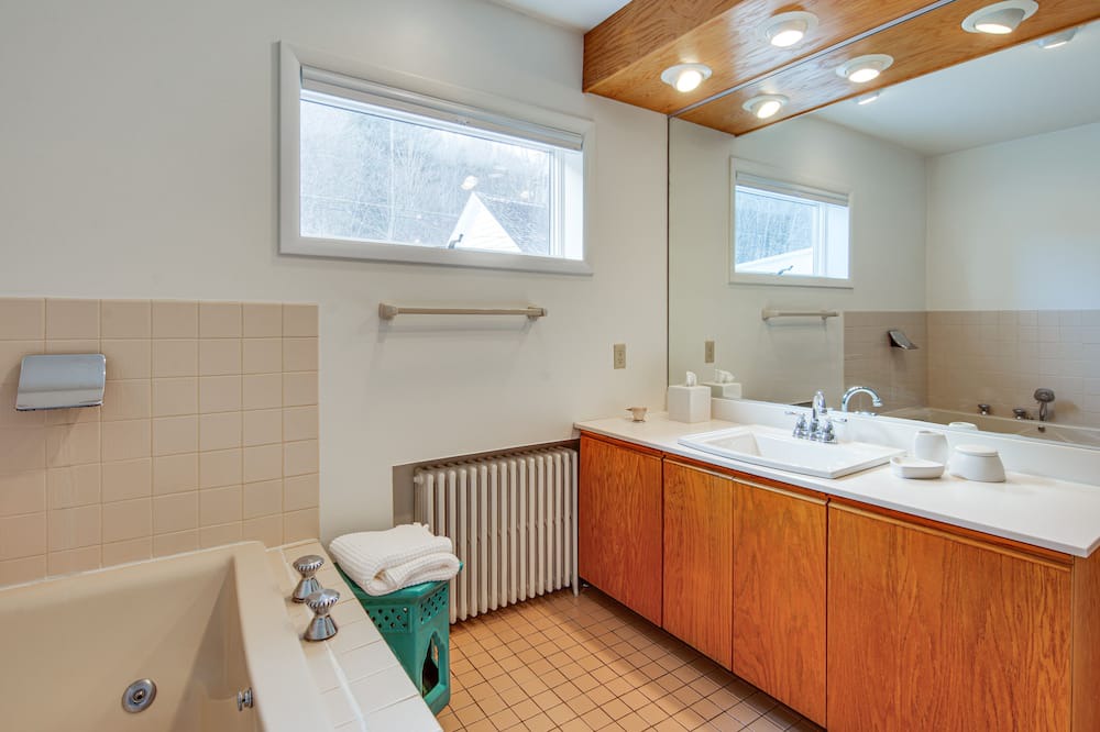 Photo of Bathroom in Olean