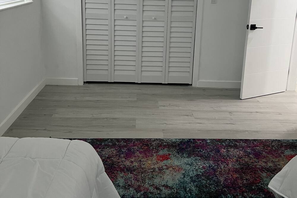 Photo of Bedroom in Biscayne Park