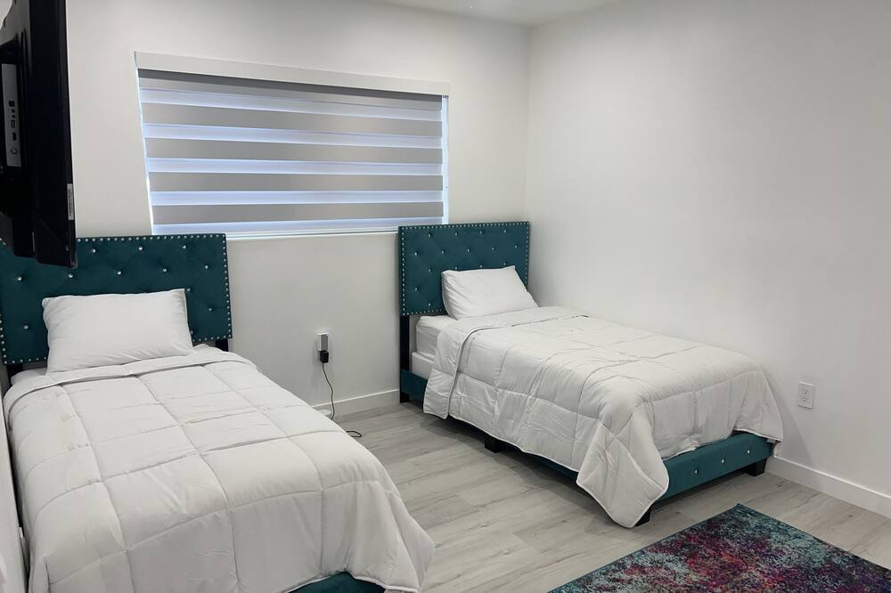 Photo of Bedroom in Biscayne Park