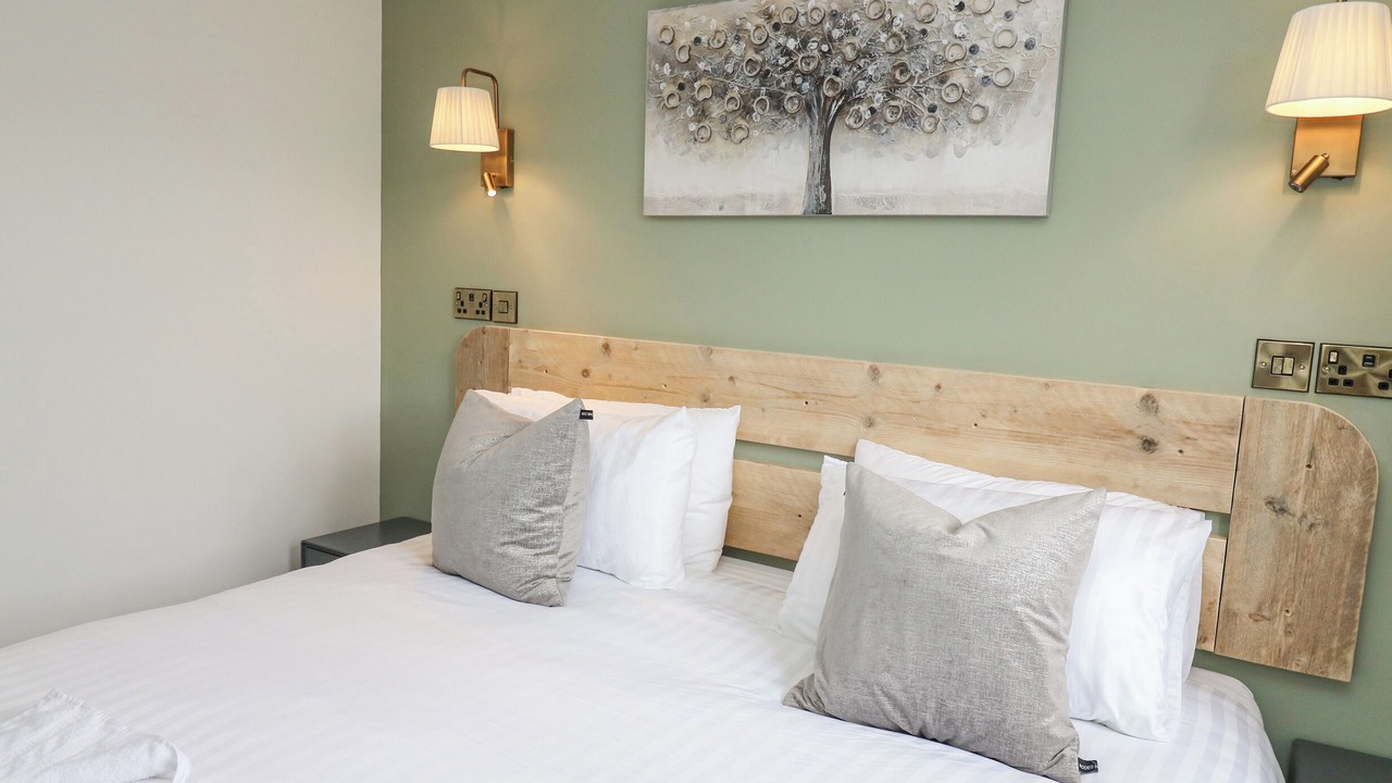 Photo of Others in Kingswood