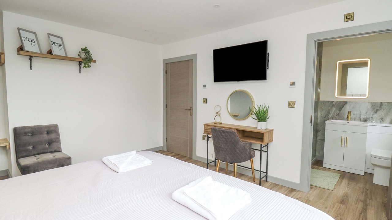 Photo of Others in Kingswood