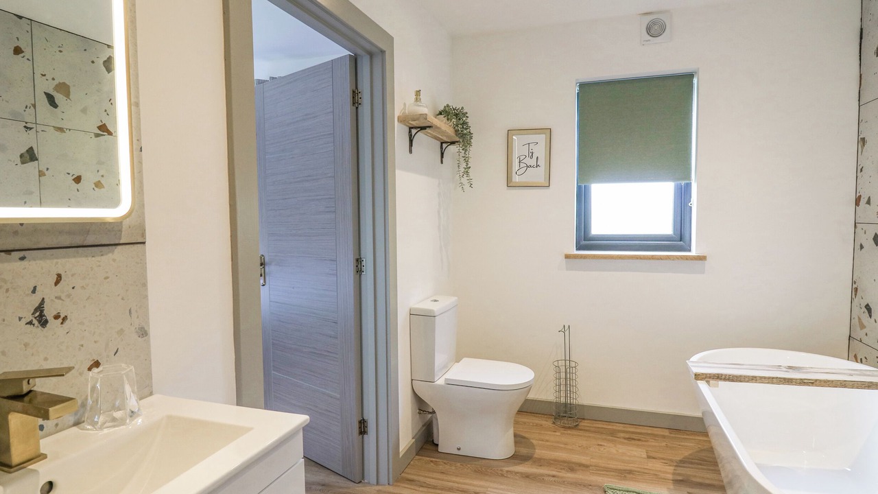 Photo of Others in Kingswood