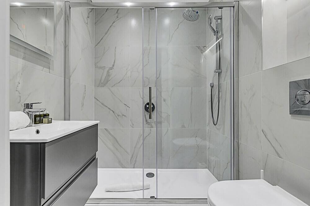 Photo of Bathroom in Turnham Green