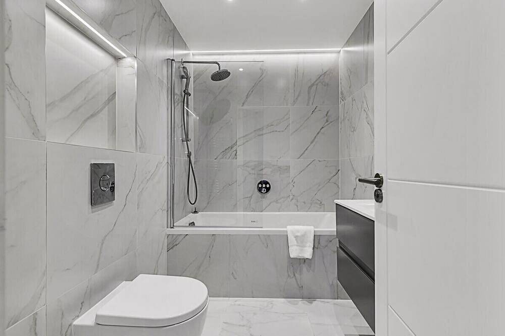 Photo of Bathroom in Turnham Green