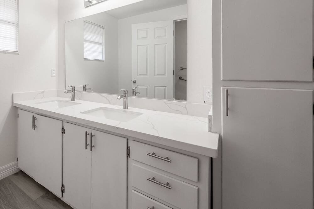 Photo of Bathroom in Groves