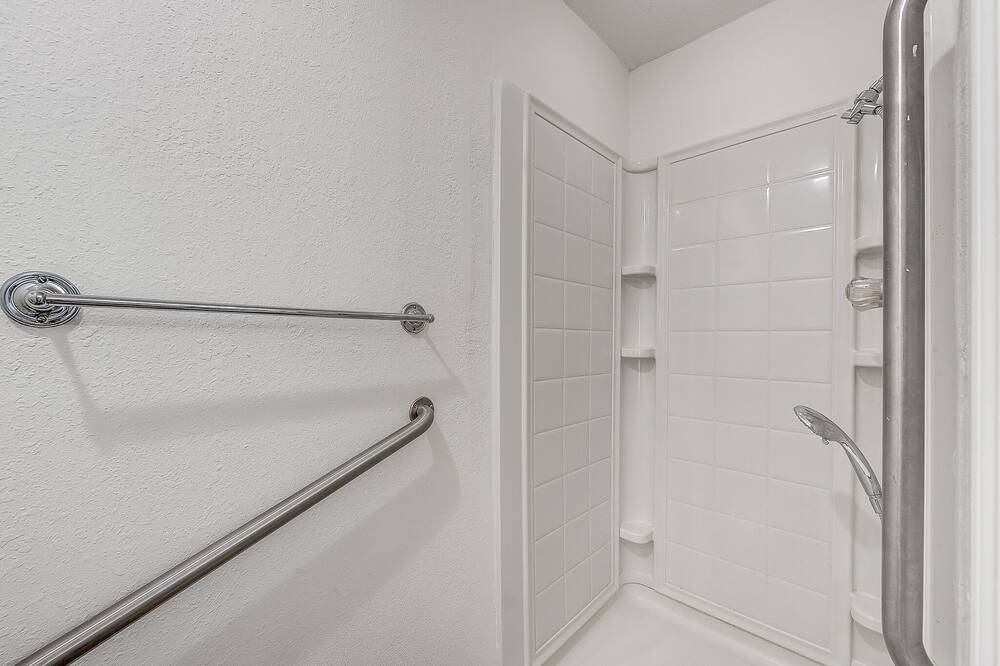 Photo of Bathroom in Groves