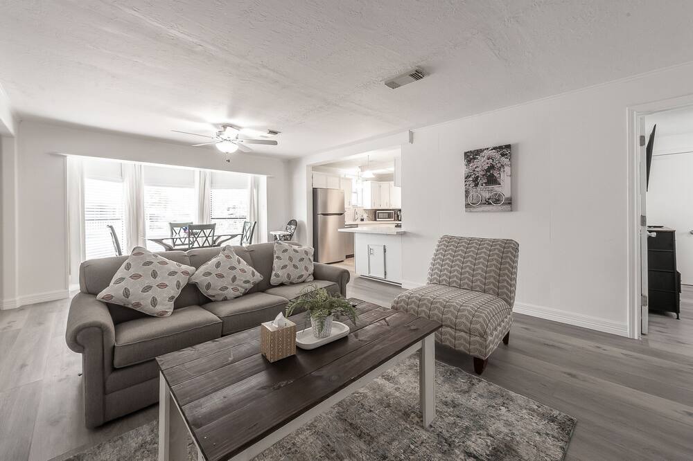 Photo of Livingroom in Groves