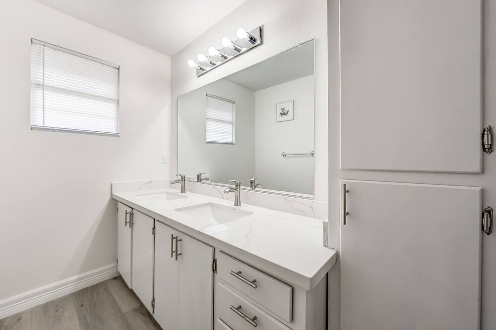 Photo of Bathroom in Groves