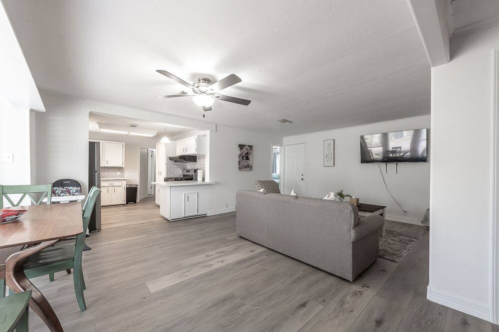 Photo of Livingroom in Groves