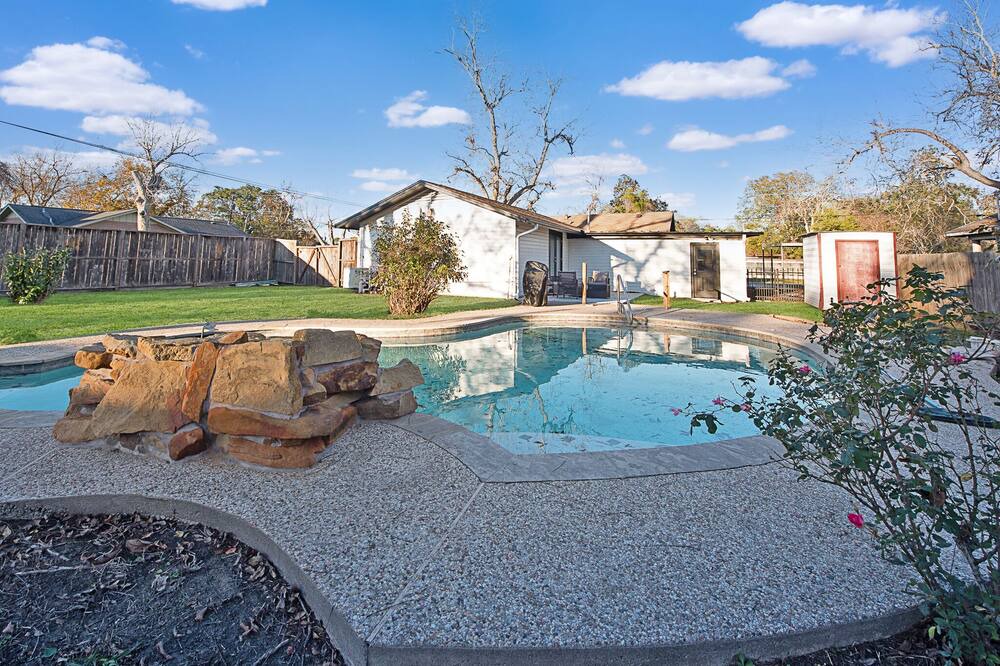 Photo of Outdoor in Groves