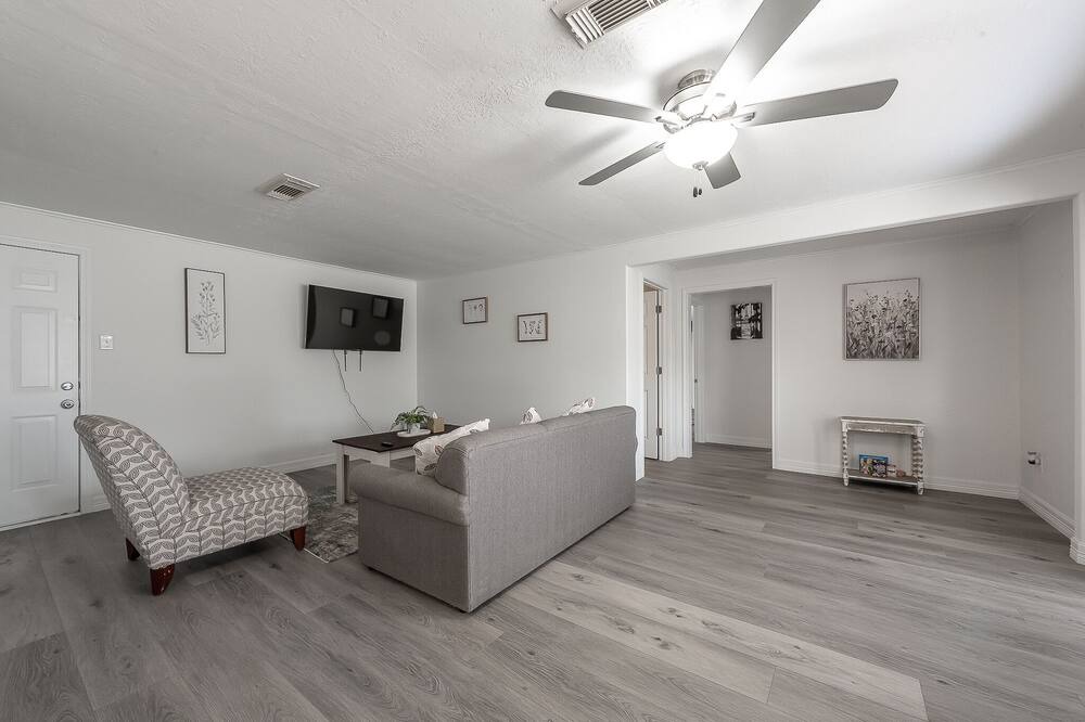 Photo of Livingroom in Groves