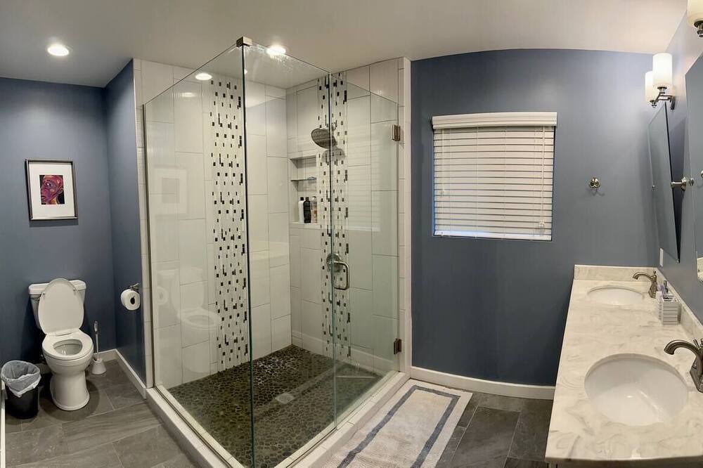Photo of Bathroom in Byron