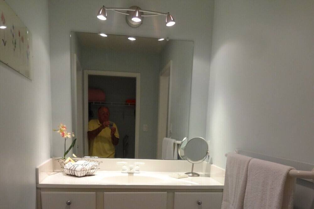 Photo of Bathroom in Dyke