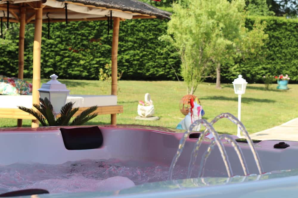 Photo of Outdoor in La Lande-de-Fronsac