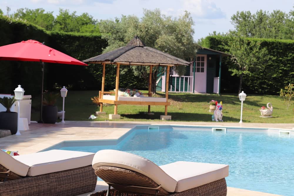 Photo of Outdoor in La Lande-de-Fronsac