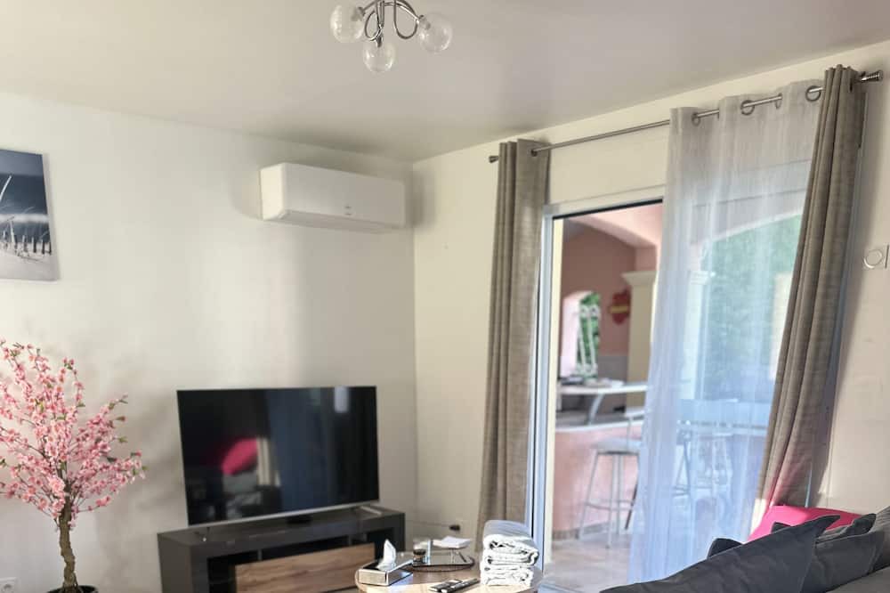 Photo of Livingroom in La Lande-de-Fronsac