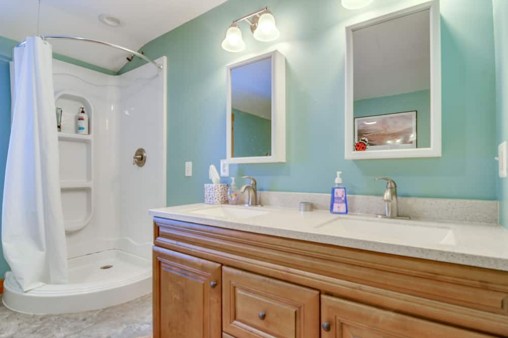 Photo of Bathroom in Carthage