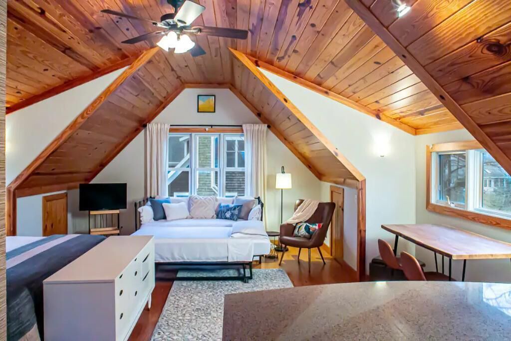 Photo of Livingroom in Shorewood-Tower Hills-Harbert