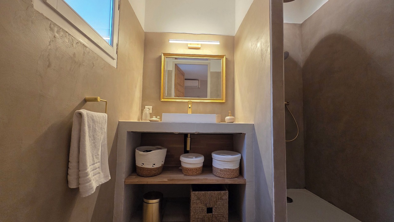 Photo of Bathroom in Saint-Saturnin-les-Avignon