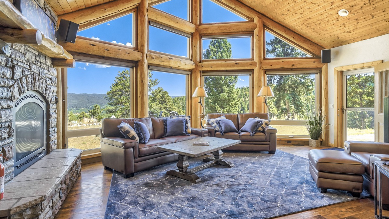 Photo of Livingroom in Woodland Park
