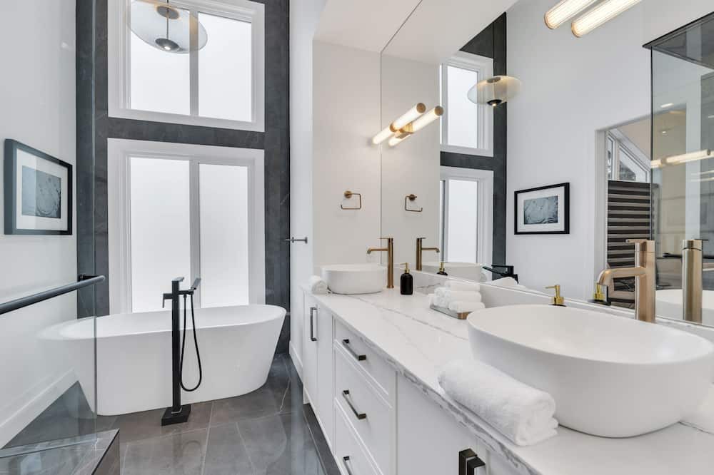 Photo of Bathroom in Killarney