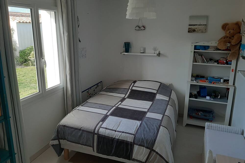 Photo of Bedroom in Longeves