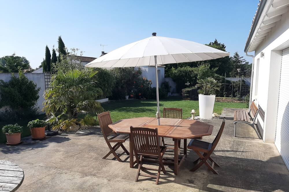 Photo of Outdoor in Longeves