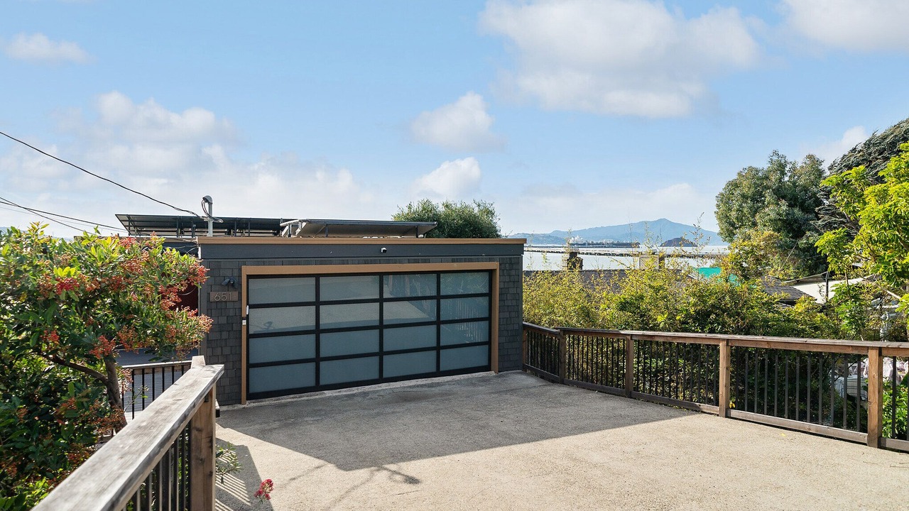 Photo of Patio Balcony in Point Richmond
