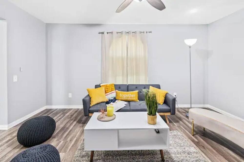Photo of Livingroom in Mesquite