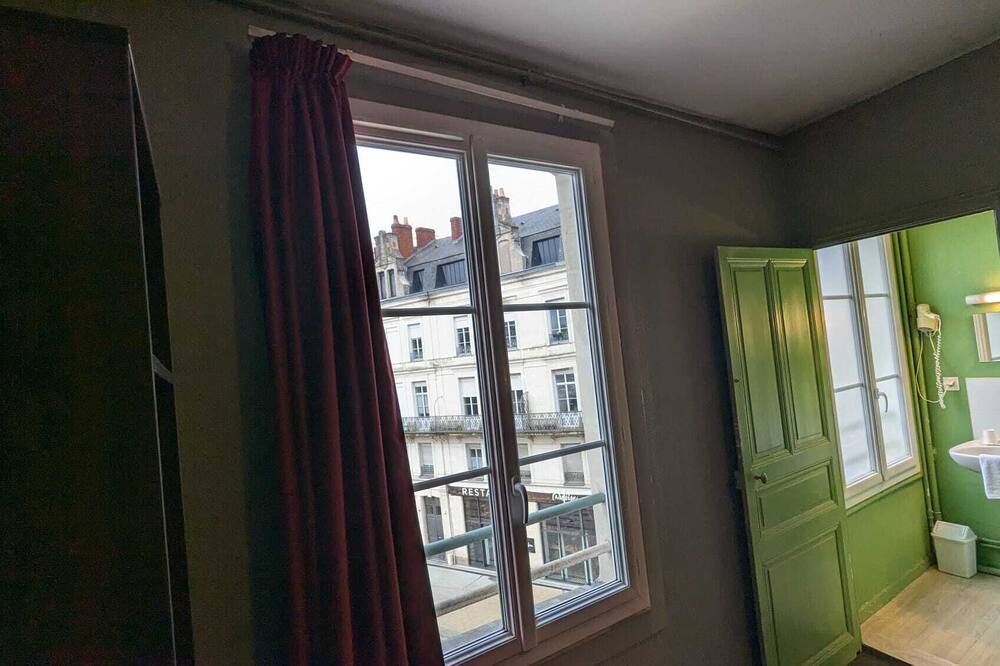 Photo of Bathroom in Downtown Angers