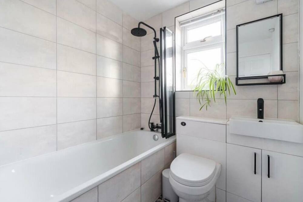 Photo of Bathroom in Littlemore