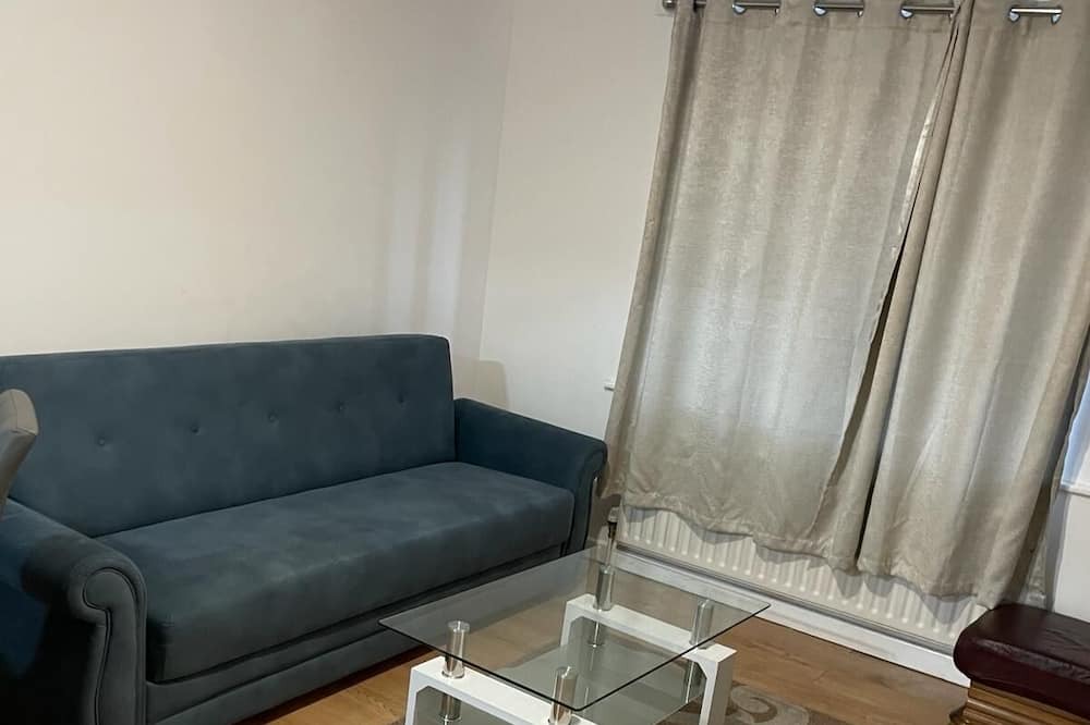 Photo of Livingroom in South Ockendon