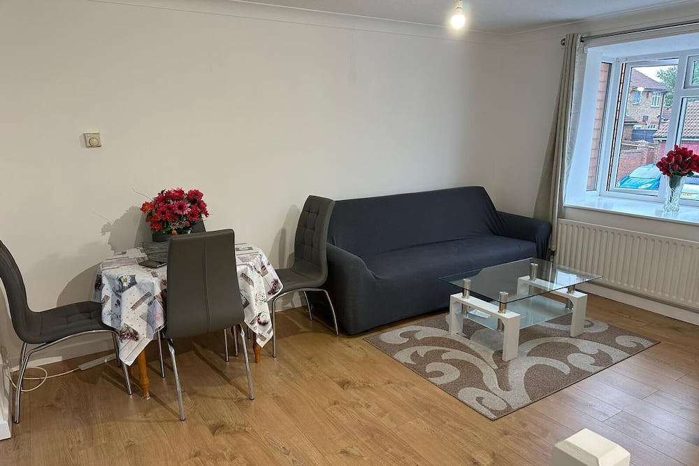 Photo of Livingroom in South Ockendon