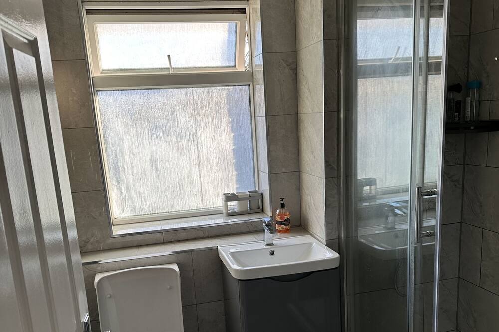 Photo of Bathroom in South Ockendon