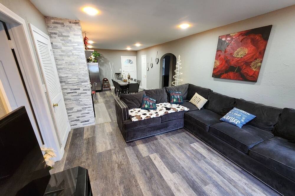 Photo of Livingroom in Orange Prairie
