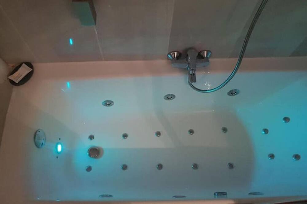 Photo of Bathroom in Toulouse Left Bank