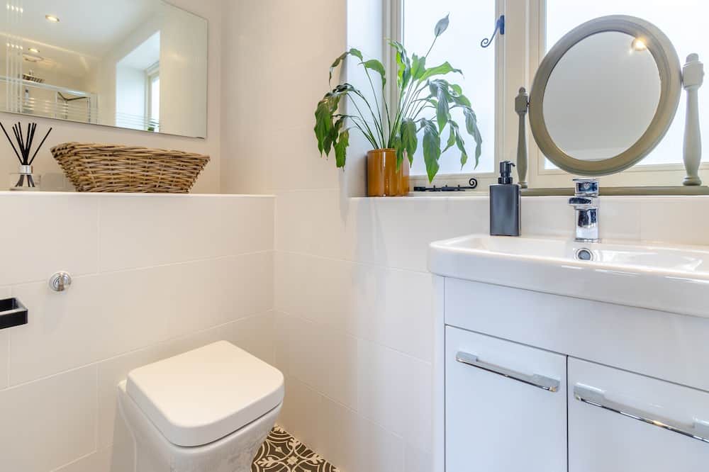 Photo of Bathroom in Marsh Lane