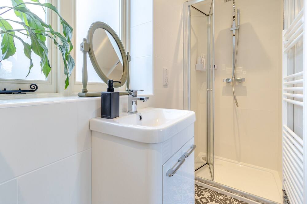 Photo of Bathroom in Marsh Lane