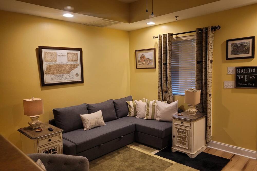 Photo of Livingroom in Bluff City