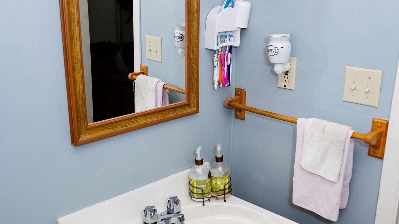 Photo of Bathroom in Dysart et al