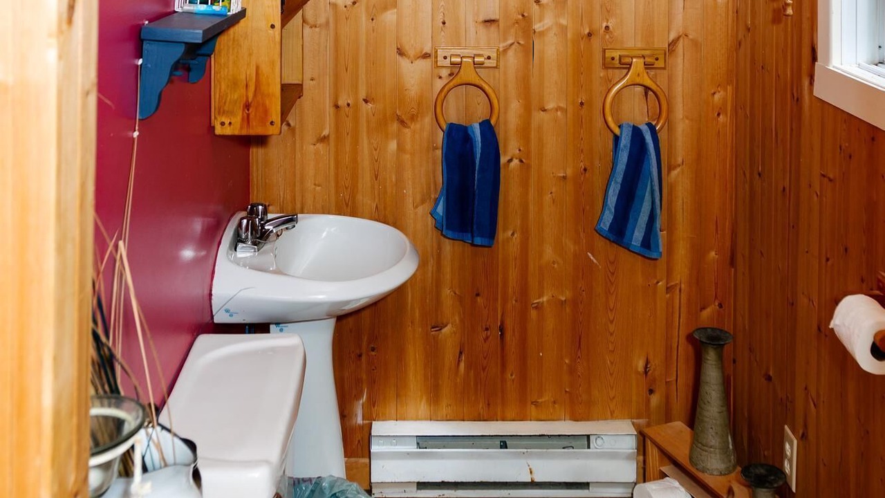 Photo of Bathroom in Dysart et al