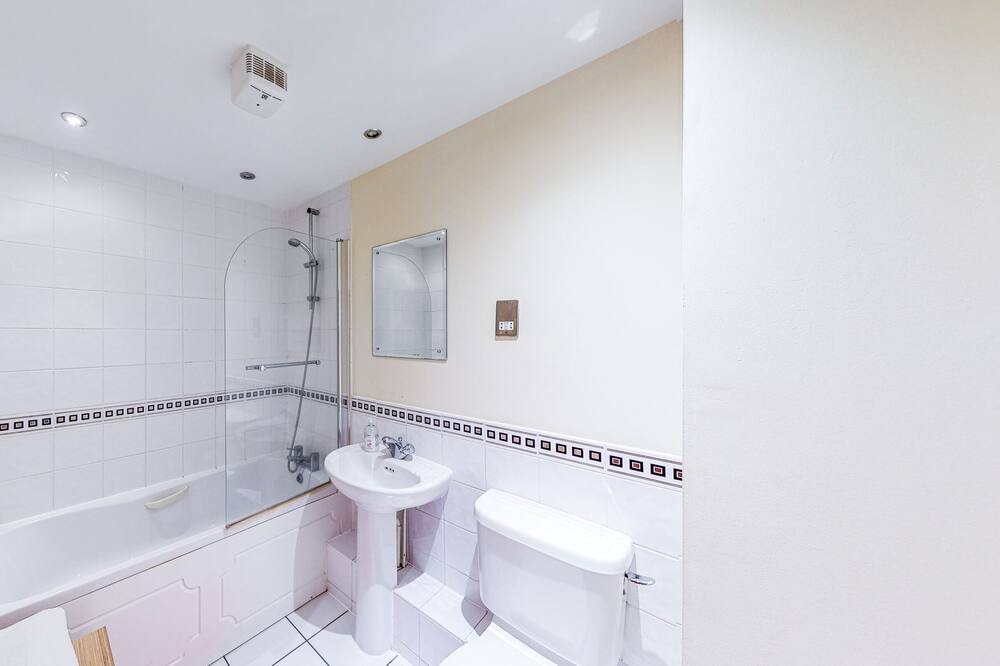 Photo of Bathroom in Reading City Centre
