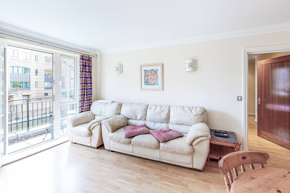 Photo of Bedroom in Reading City Centre