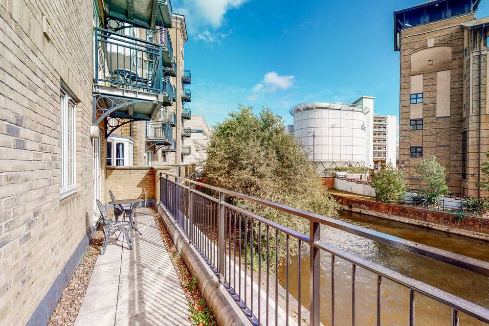 Photo of Patio Balcony in Reading City Centre