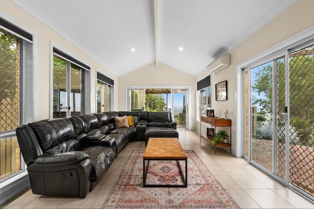 Photo of Livingroom in Ballard