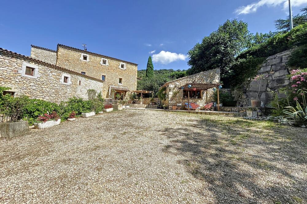 Photo of Outdoor in Saint-Sauveur-de-Cruzieres