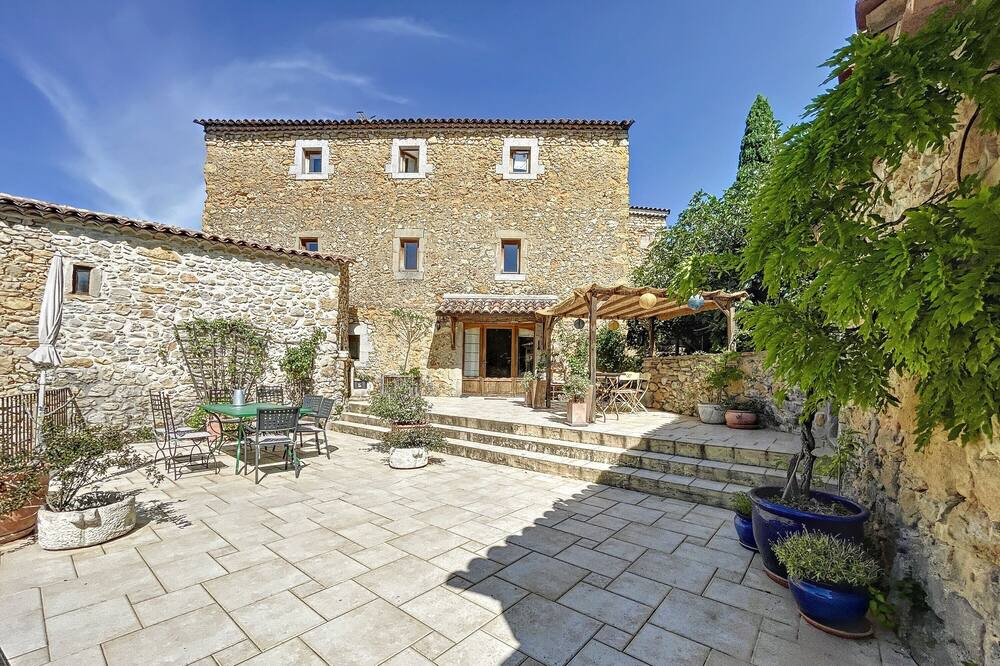 Photo of Patio Balcony in Saint-Sauveur-de-Cruzieres
